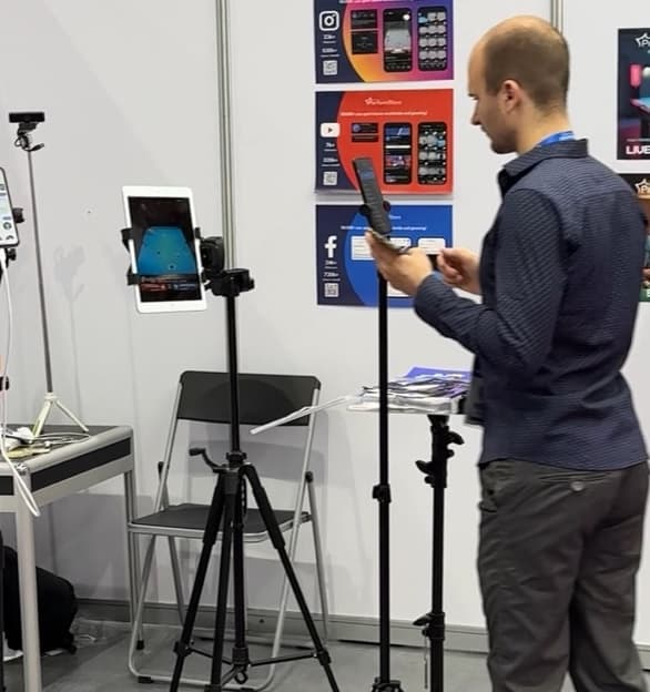 Stand photo